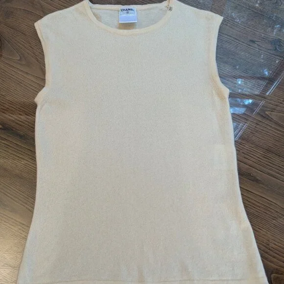 Chanel Vintage Cashmere Tank Top Sweater Pale Yellow Cream CC Logo Size S RARE - Picture 5 of 14